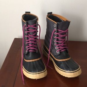 Sorel.  Size 9